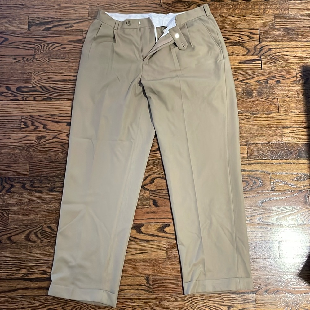 Tan izod dress pants size 34/32. Perfect condition